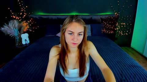 Milla online show from 10/12/25, 06:12