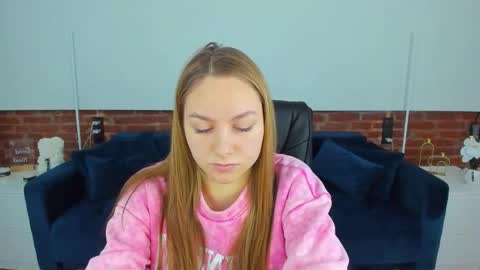 Milla online show from 02/02/26, 06:56
