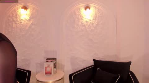 Mila online show from 11/02/25, 11:07