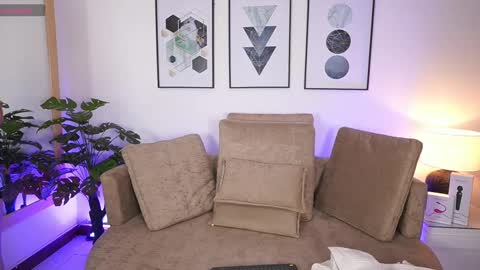 milacrave online show from 09/20/25, 11:44