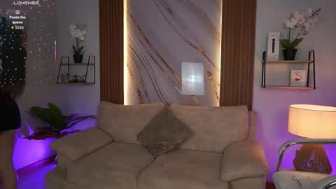 milacrave online show from 11/21/25, 11:42