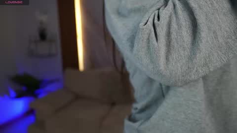 milacrave online show from 12/02/25, 11:48