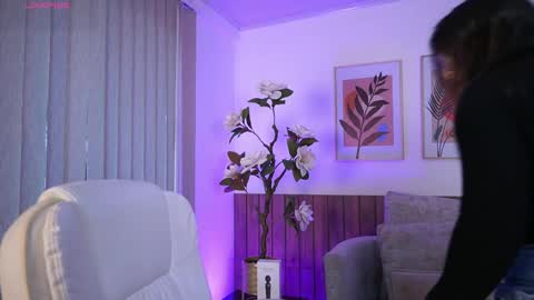 milacrave online show from 04/22/26, 11:34