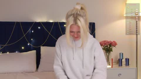 Snapshot of milademies chatting on 01/28/25, 03:25 Miss Cutie online show from 01/28/25, 03:25