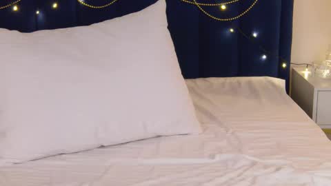 Snapshot of milademies chatting on 02/28/25, 06:10 Miss Cutie online show from 02/28/25, 06:10