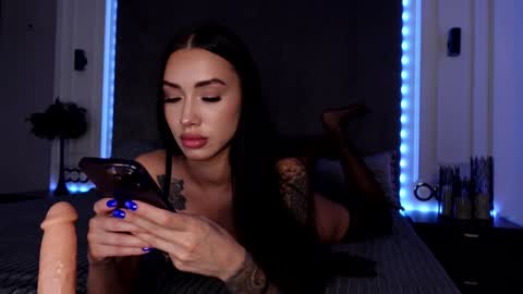 Mila       online show from 09/10/25, 08:14