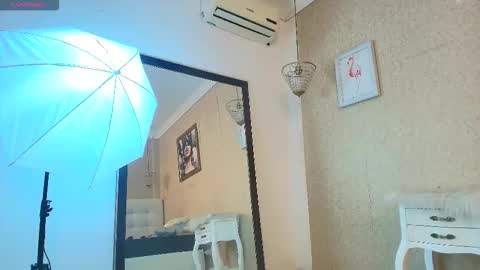 miladiosa online show from 12/14/25, 12:10