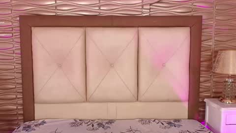 Snapshot of miladiosa chatting on 05/20/26, 12:00 miladiosa online show from 05/20/26, 12:00