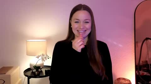 Mila Fleur online show from 02/25/25, 09:09