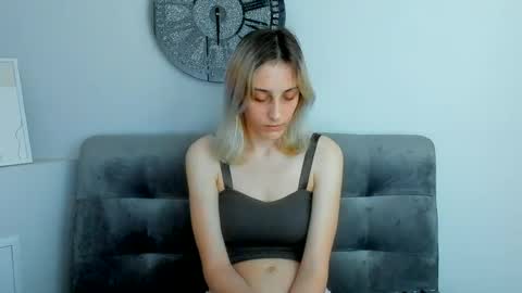 MilaGlow online show from 06/19/26, 03:27