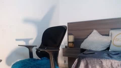 mila online show from 03/22/26, 02:31