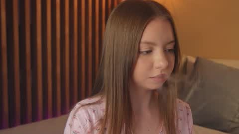 Mila online show from 04/08/26, 03:12