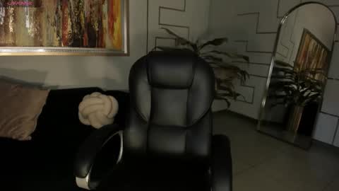 Snapshot of milalawrence_ chatting on 02/27/26, 11:43 Mila online show from 02/27/26, 11:43