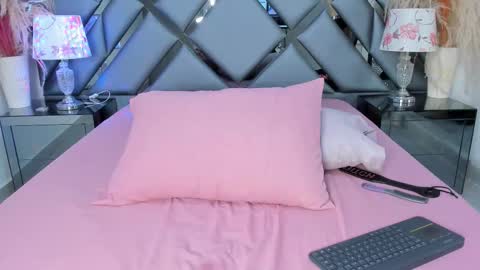 milan_lewiss online show from 11/13/25, 01:32