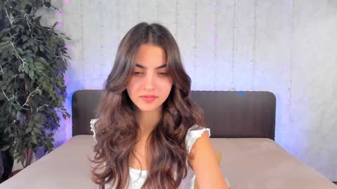 Snapshot of milana_crystal_ chatting on 12/12/24, 08:25 Milana online show from 12/12/24, 08:25