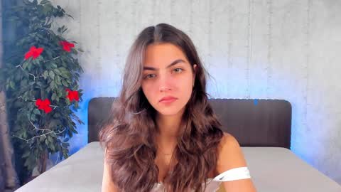 Snapshot of milana_crystal_ chatting on 12/17/24, 08:12 Milana online show from 12/17/24, 08:12
