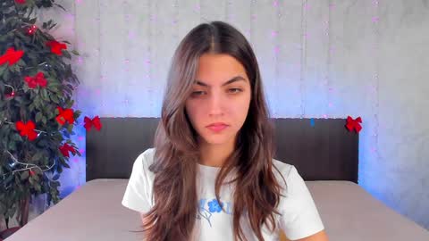 Snapshot of milana_crystal_ chatting on 01/13/25, 08:15 Milana online show from 01/13/25, 08:15