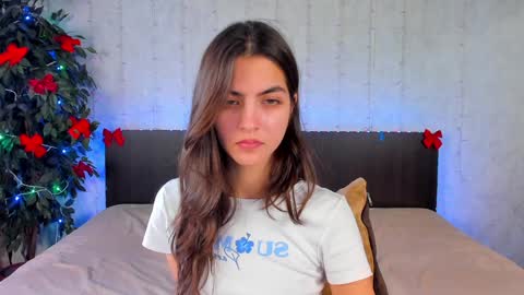 Snapshot of milana_crystal_ chatting on 01/13/25, 11:19 Milana online show from 01/13/25, 11:19