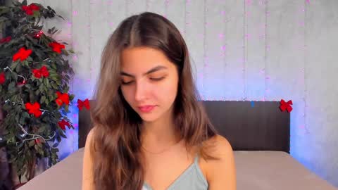 Snapshot of milana_crystal_ chatting on 01/14/25, 08:20 Milana online show from 01/14/25, 08:20