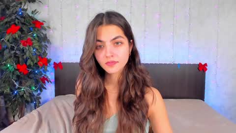 Snapshot of milana_crystal_ chatting on 01/14/25, 11:31 Milana online show from 01/14/25, 11:31