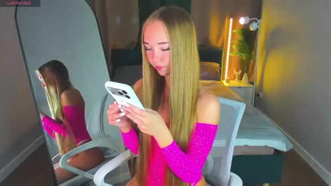 Snapshot of milana_sorrento chatting on 05/30/26, 01:03 Milana online show from 05/30/26, 01:03