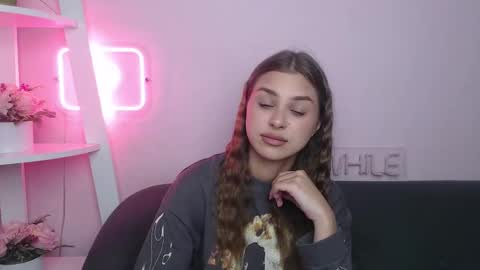 milanaangelas online show from 10/12/25, 12:37