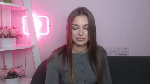 milanaangelas online show from 11/15/25, 06:00