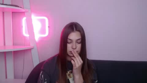 milanaangelas online show from 04/06/26, 07:59