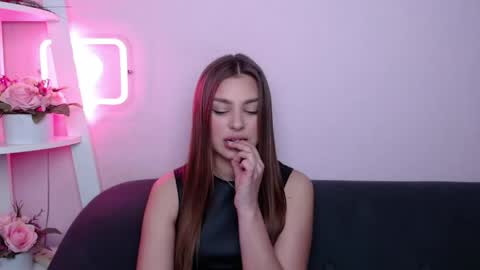 milanaangelas online show from 04/19/26, 04:45