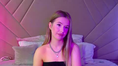 MilanaBalmain online show from 03/01/25, 04:47