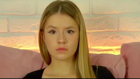 MilanaBalmain online show from 09/10/25, 04:07