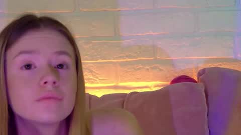 MilanaBalmain online show from 11/17/25, 04:51