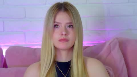 MilanaBalmain online show from 02/18/26, 07:54