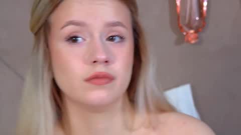 MilanaBalmain online show from 02/20/26, 04:31