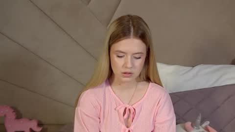 MilanaBalmain online show from 03/25/26, 04:46