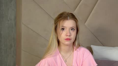 MilanaBalmain online show from 04/06/26, 04:46