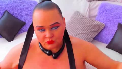 Snapshot of milanabiegert chatting on 02/17/25, 12:38 Lana online show from 02/17/25, 12:38