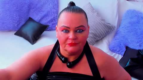 Snapshot of milanabiegert chatting on 02/21/25, 10:39 Lana online show from 02/21/25, 10:39