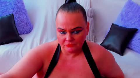 Snapshot of milanabiegert chatting on 02/24/25, 10:15 Lana online show from 02/24/25, 10:15