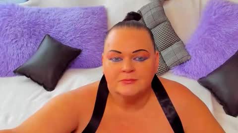 Snapshot of milanabiegert chatting on 10/05/25, 11:30 Lana online show from 10/05/25, 11:30