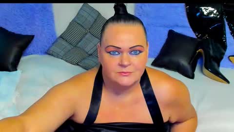 Snapshot of milanabiegert chatting on 10/11/25, 05:39 Lana online show from 10/11/25, 05:39