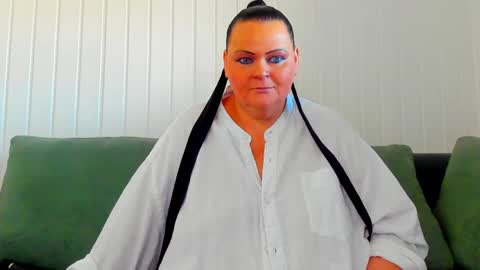 Snapshot of milanabiegert chatting on 03/19/26, 03:38 Lana online show from 03/19/26, 03:38