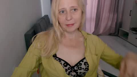 Milena online show from 10/11/25, 06:34