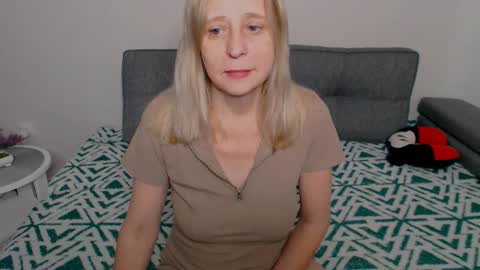 Milena online show from 12/14/25, 07:25