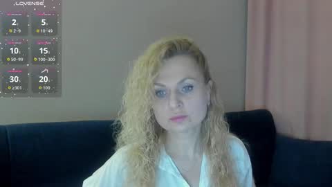 milanna_x online show from 11/18/25, 08:02