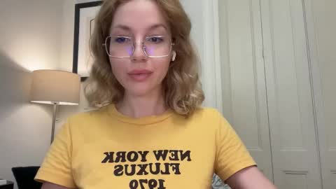 Mila online show from 12/05/25, 03:20