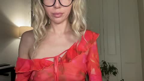 Mila online show from 04/12/26, 04:34