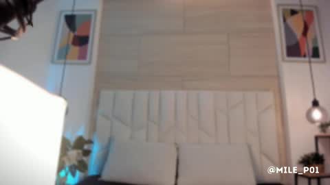 M I L E  online show from 10/09/25, 12:03