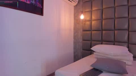 Milena  online show from 09/19/25, 03:19