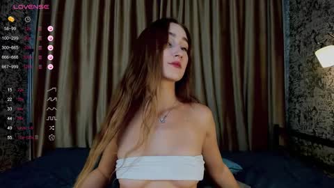 Mia online show from 09/23/25, 09:45